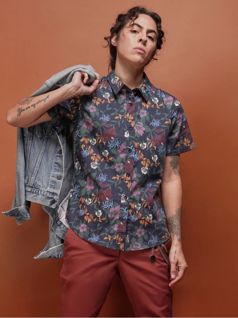 Wildfang Short-Sleeve Floral Essential Button-down Shirt in Navy, Purple, Blue L